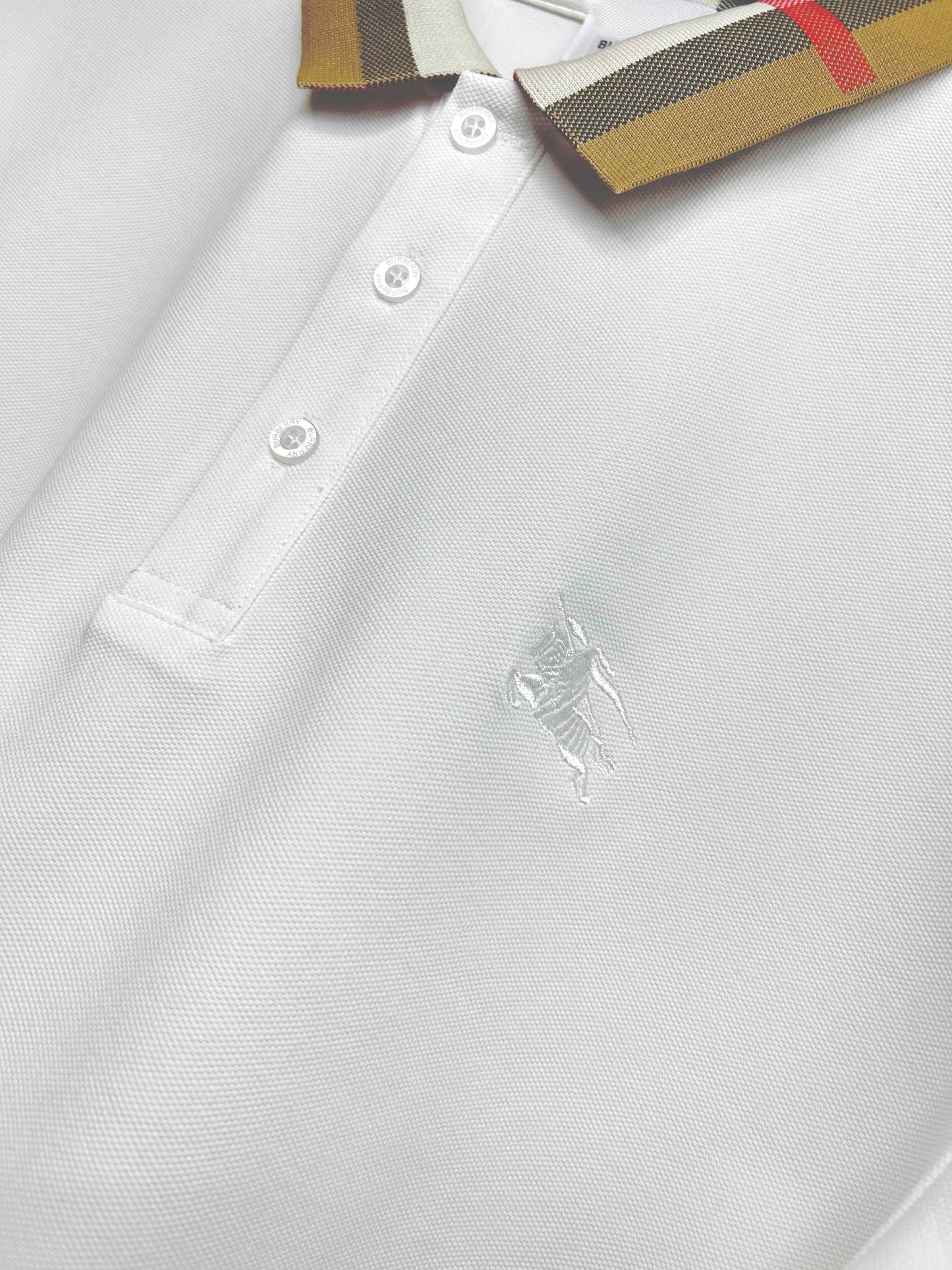 CAMISETA PREMIUM BURBERRY.