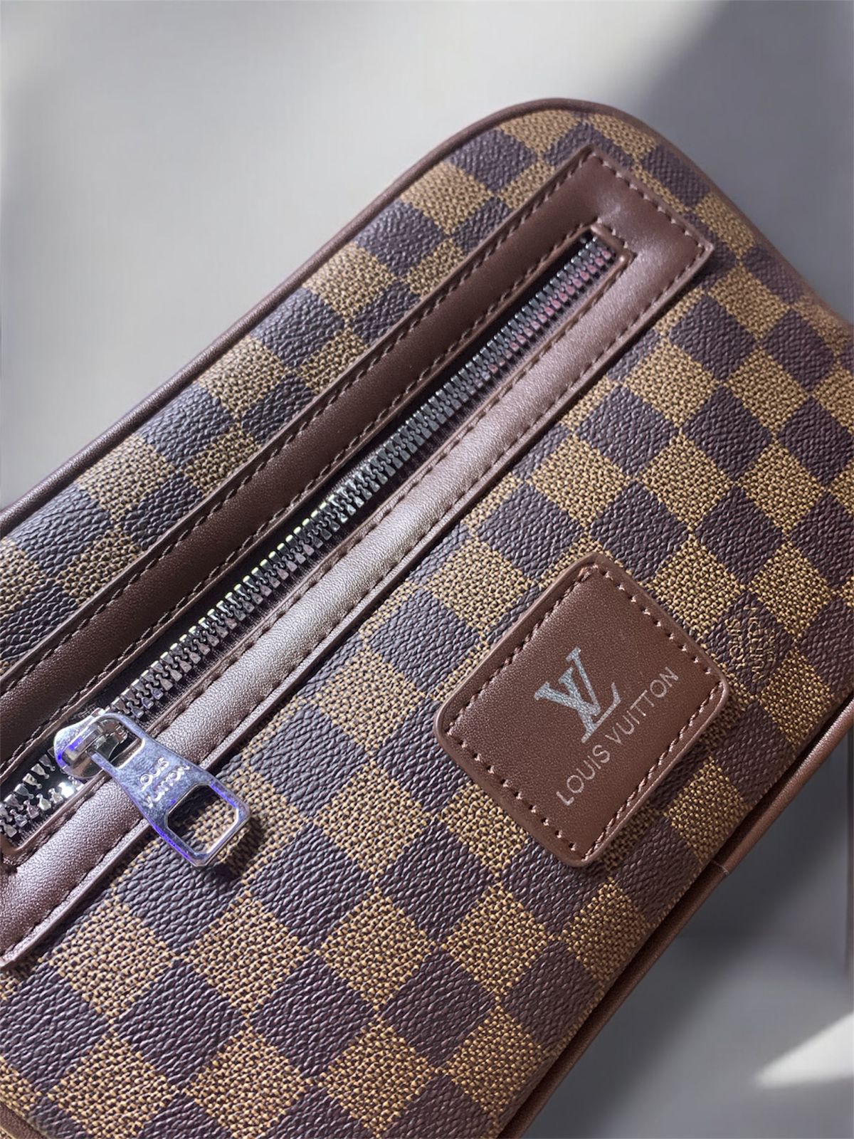 CARRIEL LOUIS VUITTON.