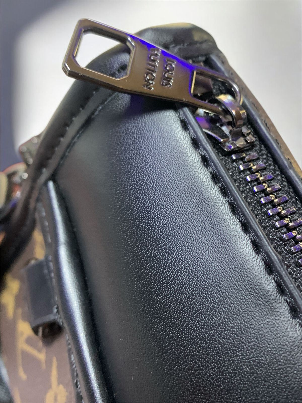 CARRIEL LOUIS VUITTON.