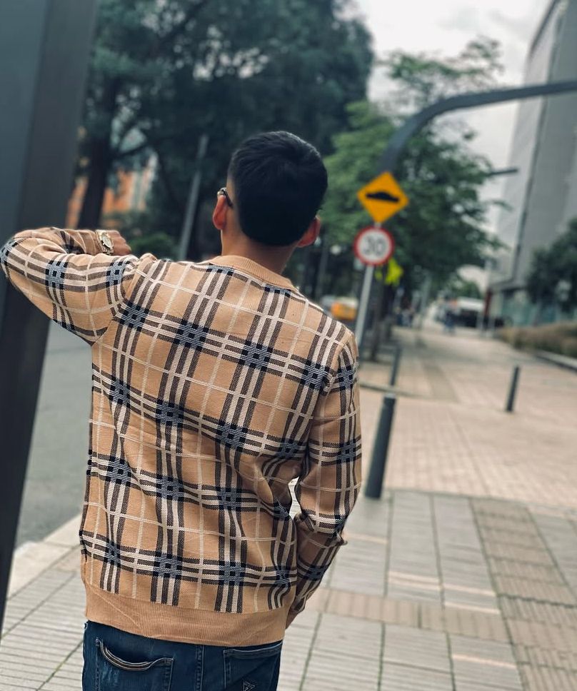 BUZOS & HOODIES VIBES