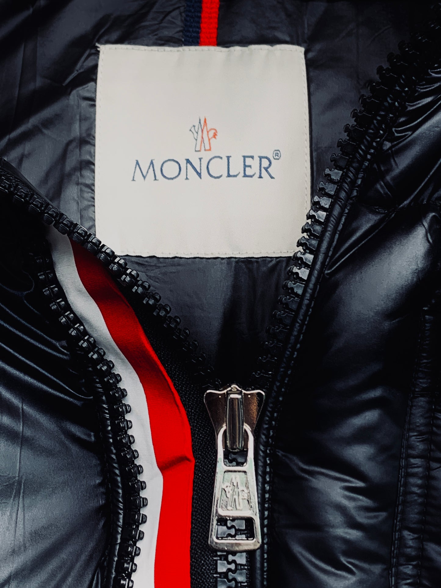 CHAQUETA MONCLER TIPO PUFFER.