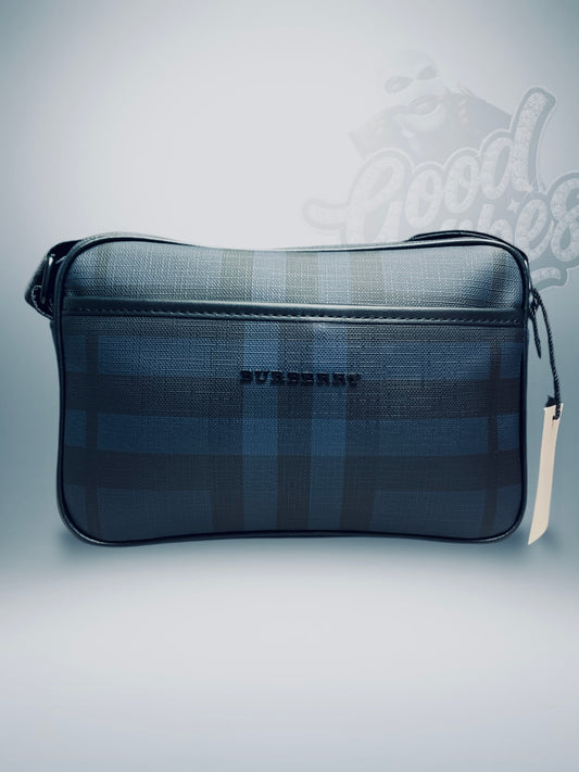 CARRIEL LONDON BURBERRY.