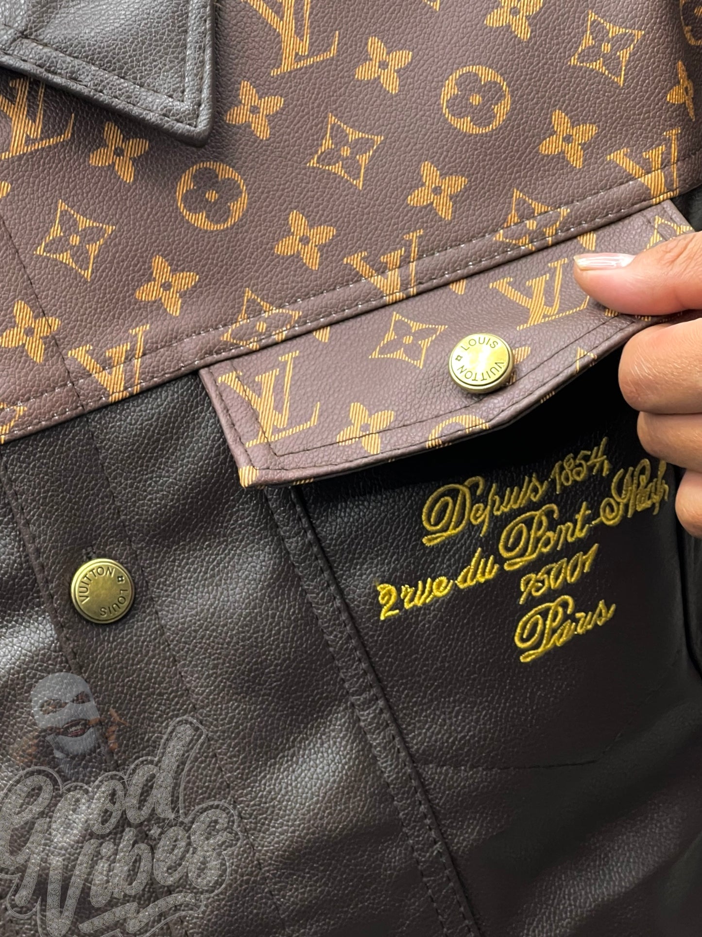 CHAQUETA LOUIS VUITTON EN CUERO EDICIÓN STAR.