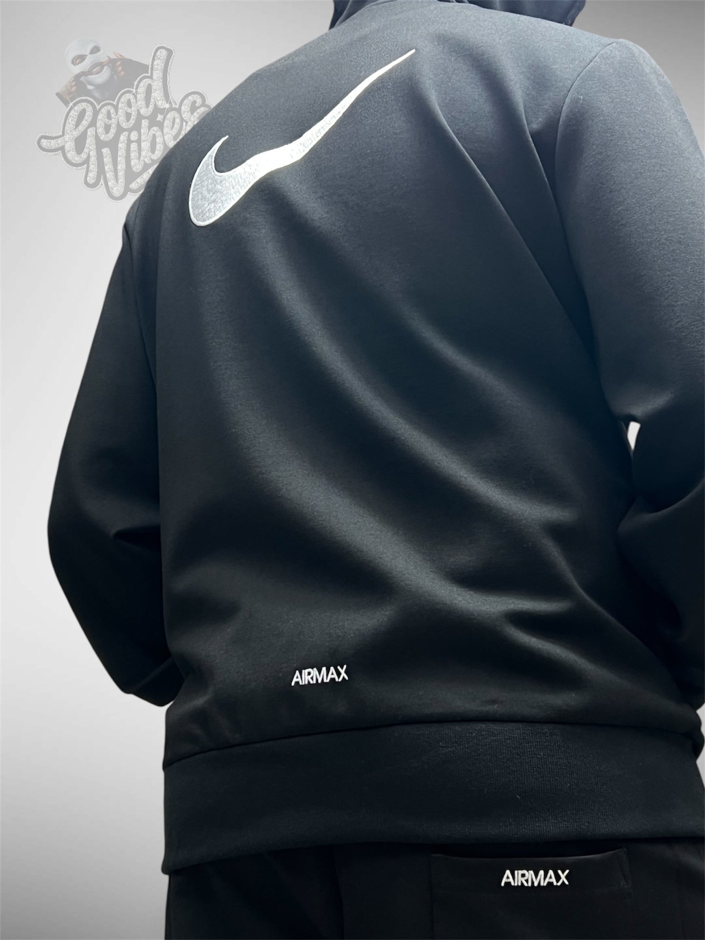 CONJUNTO NIKE AIR MAX X SUPREME.