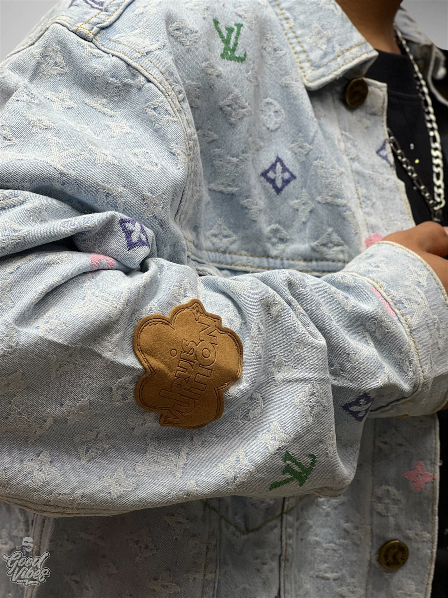 CONJUNTO DE JEAN LUIS VUITTON EXCLUSIVE.