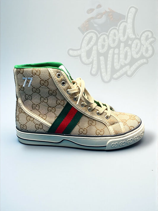TENIS GUCCI EN BOTA.