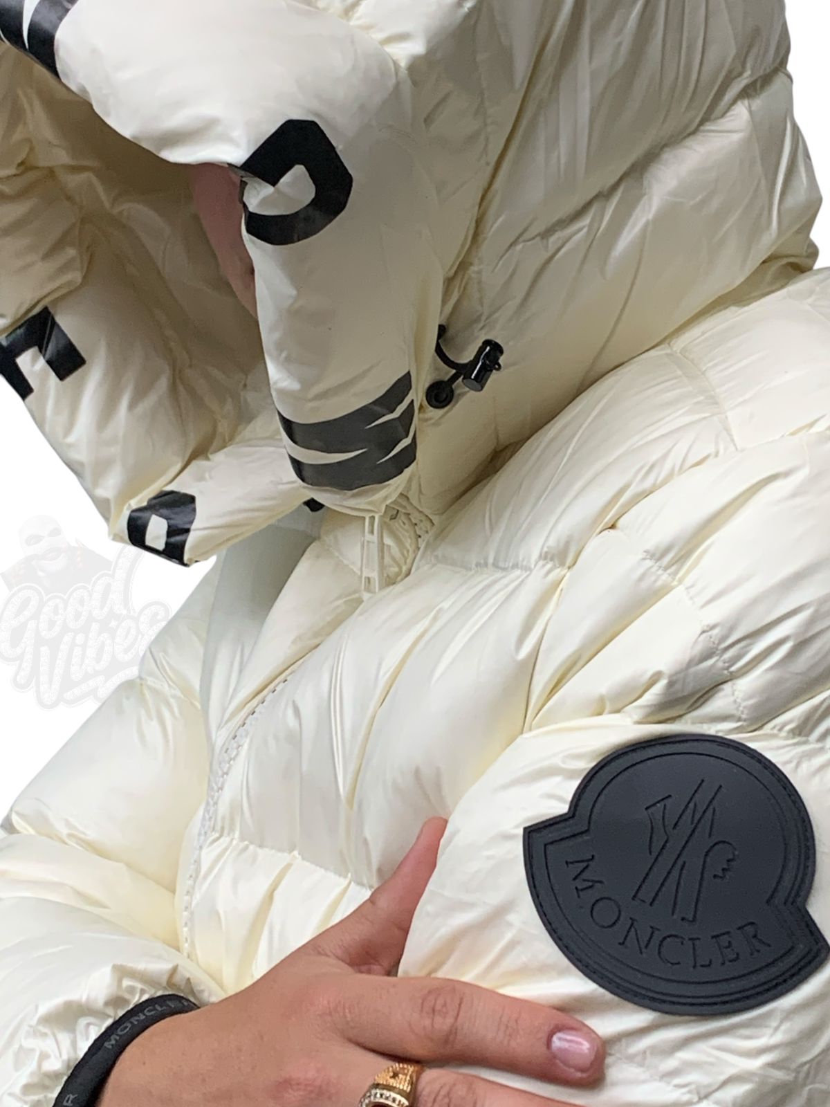 CHAQUETA MONCLER EXCLUSIVE TIPO PUFFER.