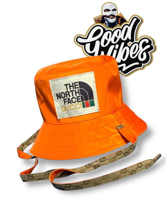 GORRO PESQUERO GUCCI X NORTH FACE.